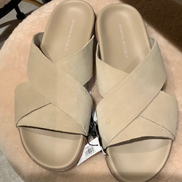 Banana Republic CROSSOVER SUEDE SANDAL - Picture 4 of 6